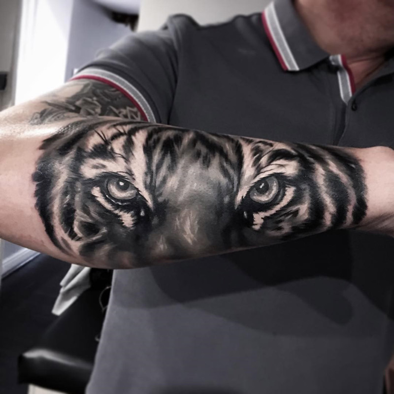 Tiger On Guy's Forearm | Best tattoo design ideas