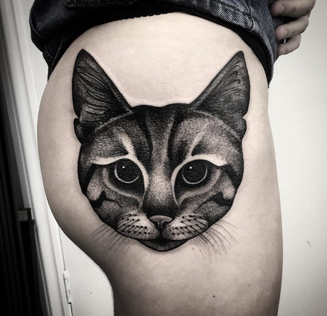 Cat Portrait on Girl's Hip | Best tattoo design ideas