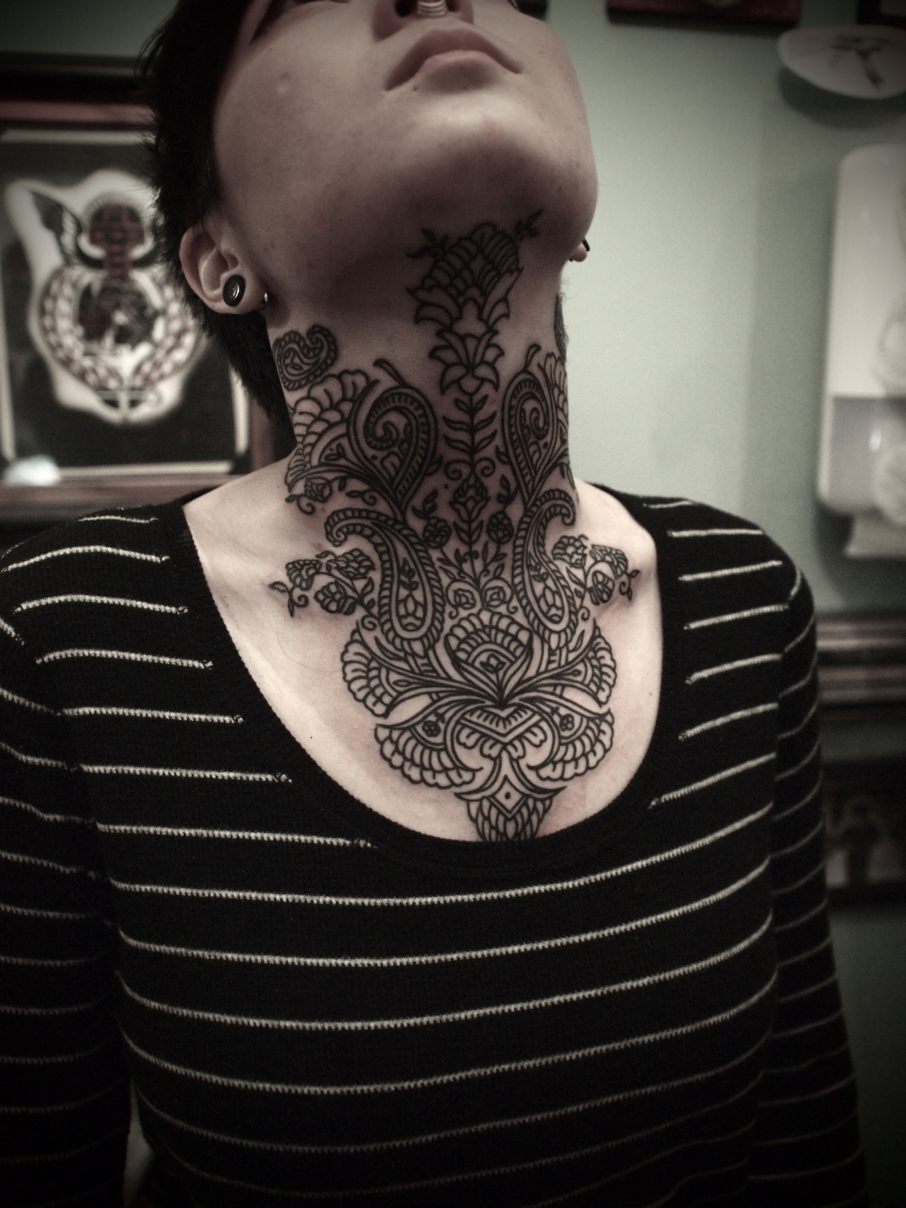 Amazing neck tattoo