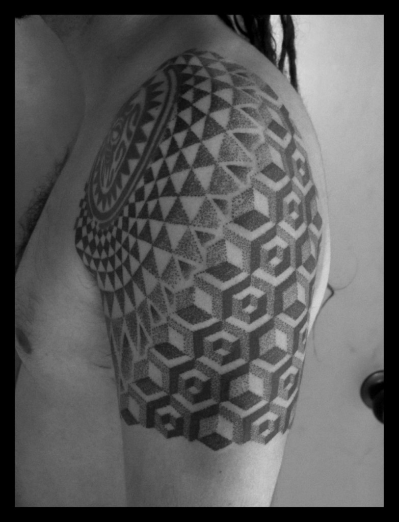 Shoulder and sleeve pattern tat