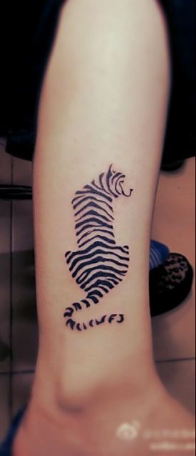 Cool Tiger Tattoo On Leg