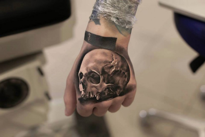 Hand Skull