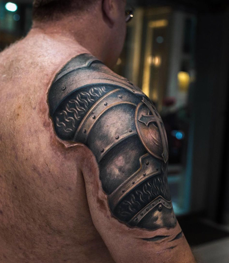 I love the chain mail and traps on this tattoo | Armor tattoo, Armour tattoo,  Knight tattoo