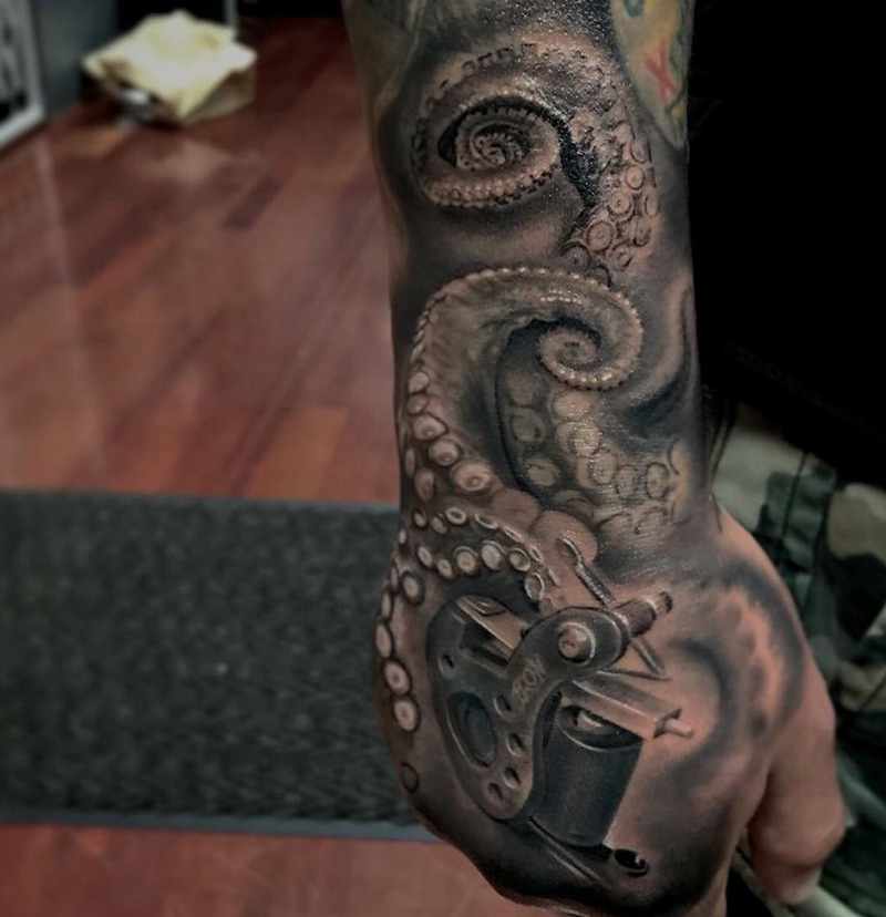 Octopus & Tattoo Machine