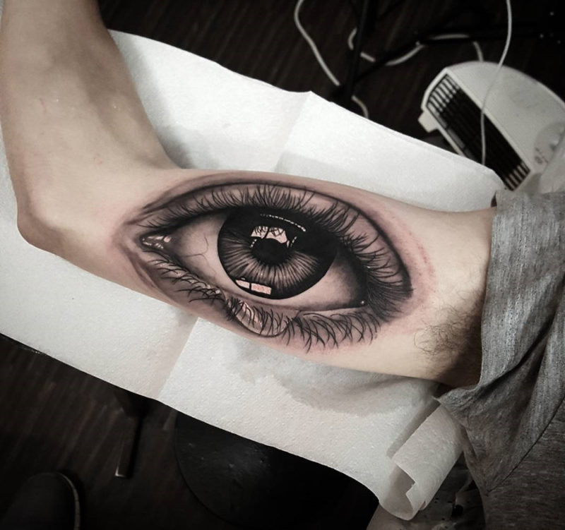 Mens Realistic Eye Tattoo