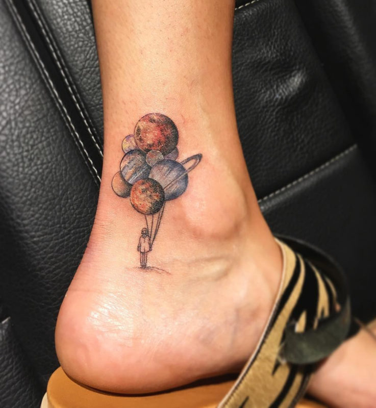 Planet Balloons, Tiny girls ankle tattoo