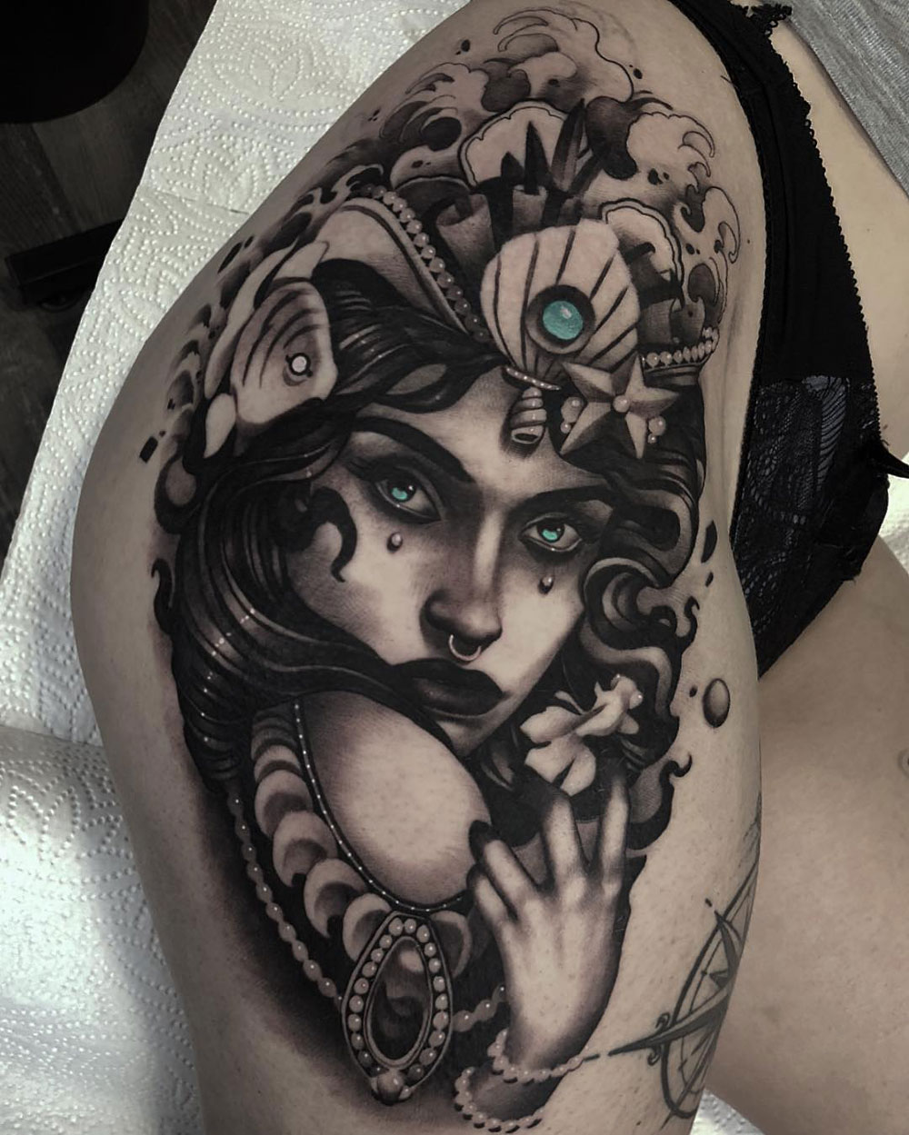 Lady's portrait done on girl's hip