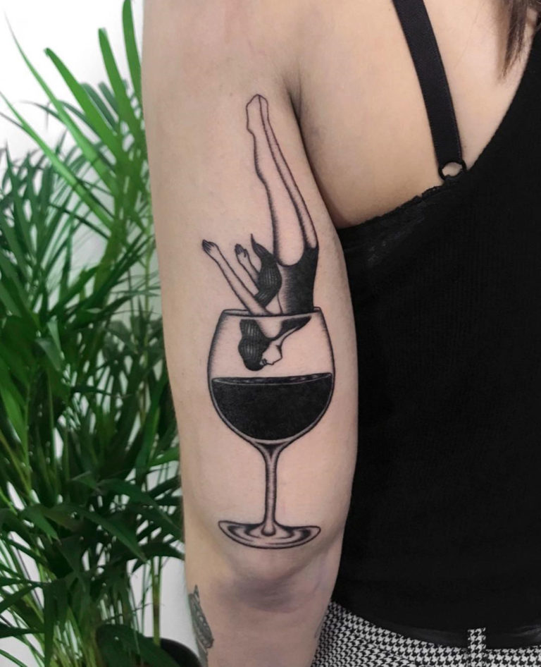 Can I drink alcohol before and after a tattoo session? | iNKPPL