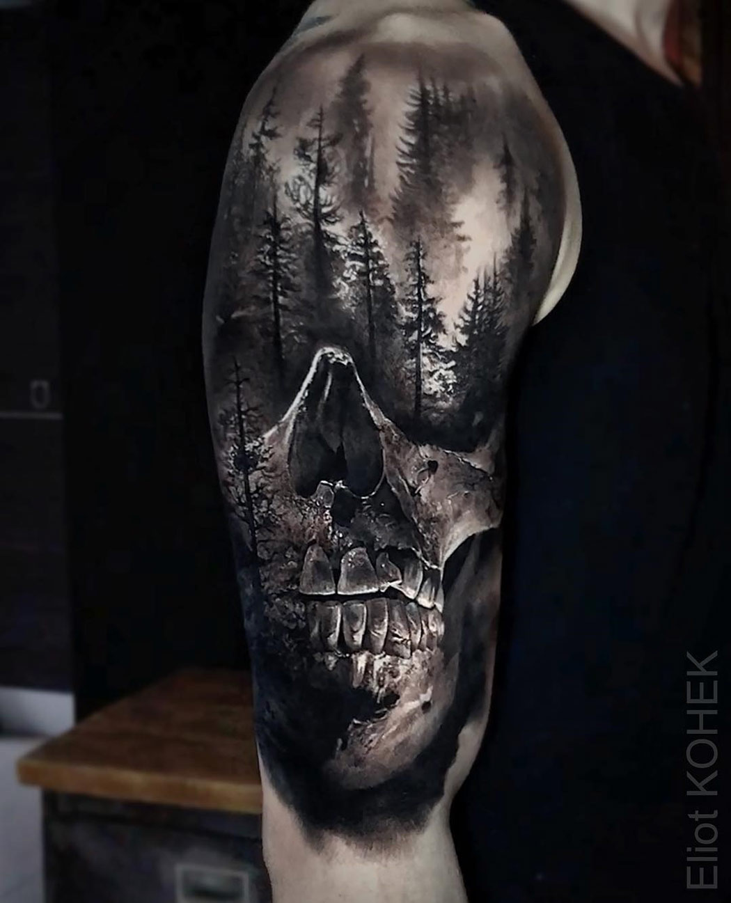 Skull & Forest, Mens upper arm