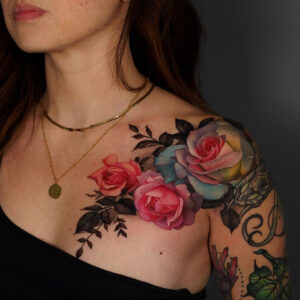 Tatouage d'épaule de roses
